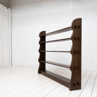 Imposante étagère brutaliste