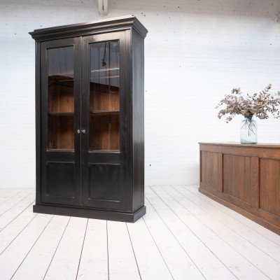 French 2-door display cabinet in blackened walnut, early 20th century.