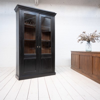 French 2-door display cabinet in blackened walnut, early 20th century.
