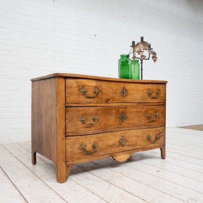 Curved cherry wood chest of drawers, Italy, 18th century