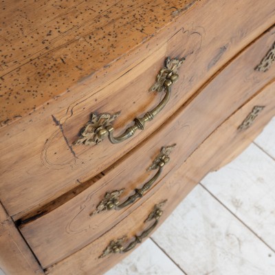 Curved cherry wood chest of drawers, Italy, 18th century