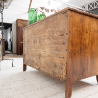 Curved cherry wood chest of drawers, Italy, 18th century