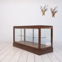 Vitrine de commerce Art Déco acajou et pierre, 1920