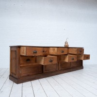Meuble de métier à tiroirs et portes coulissantes