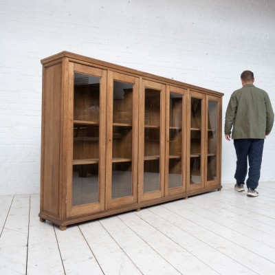Grande vitrine en chêne, début 20ème