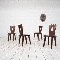 Suite de 4 chaises brutaliste en orme style Olavi HANNINEN