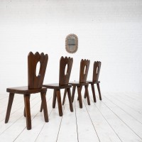 Suite de 4 chaises brutaliste en orme style Olavi HANNINEN