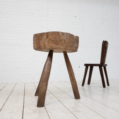 Table d'appoint brutaliste en orme, 19ème