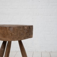 Table d'appoint brutaliste en orme, 19ème