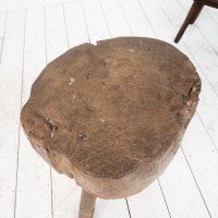 Table d'appoint brutaliste en orme, 19ème