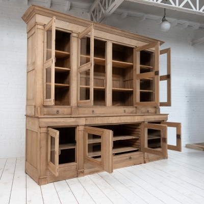 Imposante vitrine en chêne, XIXème