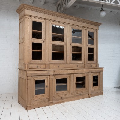 Imposante vitrine en chêne, XIXème