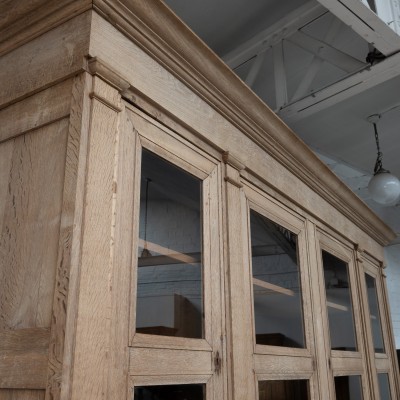 Imposante vitrine en chêne, XIXème
