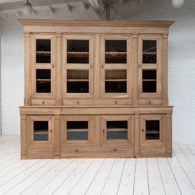 Imposante vitrine en chêne, XIXème