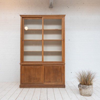 Oak display cabinet with sliding doors, 1930