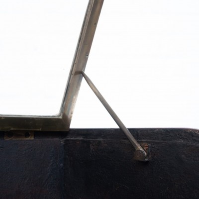 Imposante vitrine à poser en laiton, 1920