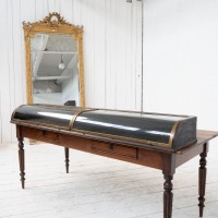 Imposante vitrine à poser en laiton, 1920