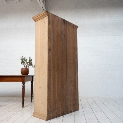 Ancienne armoire deux portes, début XXème