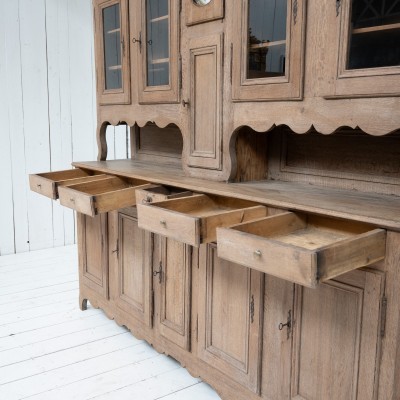 Imposant buffet deux corps en chêne, XVIIIème