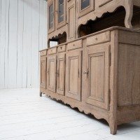 Imposant buffet deux corps en chêne, XVIIIème