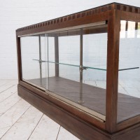 Vitrine de commerce Art Déco acajou et pierre, 1920