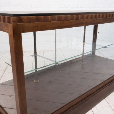 Vitrine de commerce Art Déco acajou et pierre, 1920