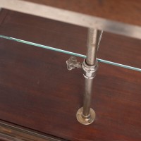 Vitrine de commerce Art Déco acajou et pierre, 1920