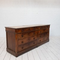 Grand meuble à tiroirs en noyer et pierre, XIXème