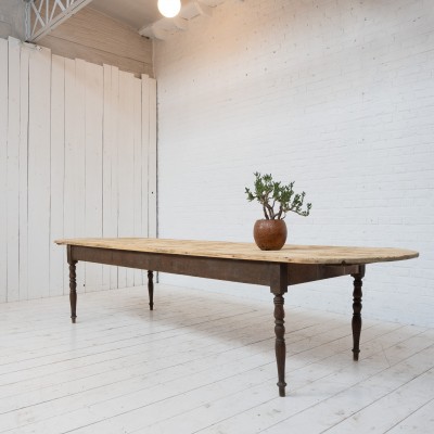 Grande table de communauté en bois, début XXème