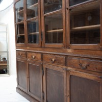 Grand buffet deux corps en bois, début XXème