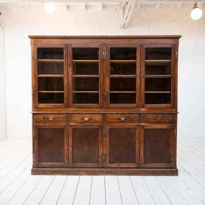 Grand buffet deux corps en bois, début XXème