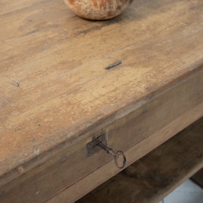 Comptoir en sapin ancien à deux tiroirs – Début XXᵉ siècle