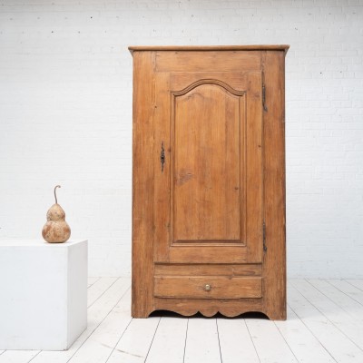 Single-Door Pitch Pine Wardrobe – Early 19th Century