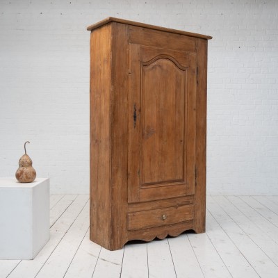 Single-Door Pitch Pine Wardrobe – Early 19th Century