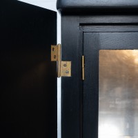 Paire de vitrines en bois noirci, XXème siècle