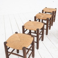 Ensemble de 6 tabourets dans le style Charlotte Perriand