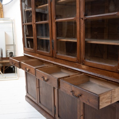 Grand buffet deux corps en bois, début XXème