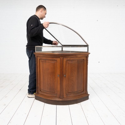 Vitrine centrale de commerce - début XXème