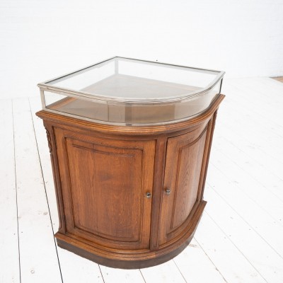 Vitrine centrale de commerce - début XXème