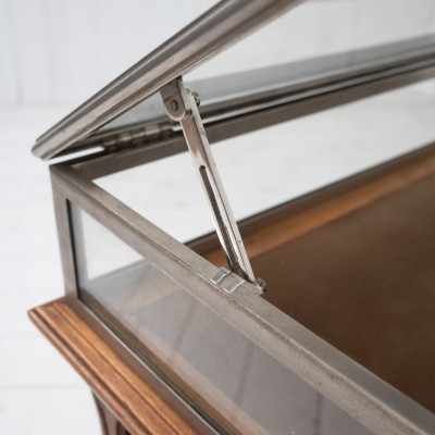 Vitrine centrale de commerce - début XXème