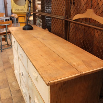 Ancien meuble de métier à tiroirs