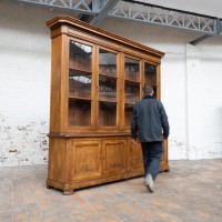 Imposante bibliothèque en noyer - 19 ème