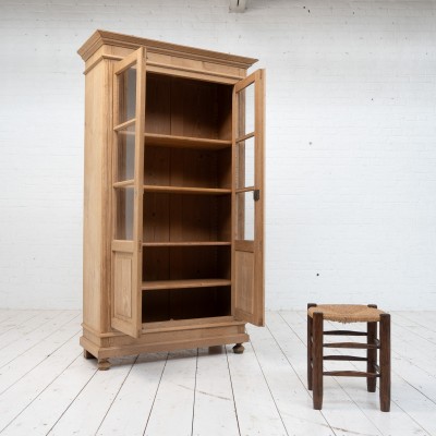 2-door oak display cabinets – 1920