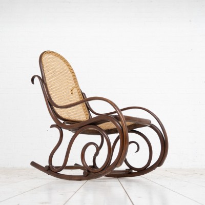 Rocking chair THONET France vers 1920. Produit proposé par ECLECTIQUE ANTIQUE
