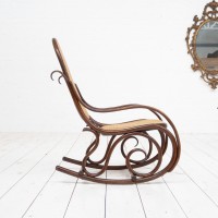 Rocking chair THONET France vers 1920. Produit proposé par ECLECTIQUE ANTIQUE