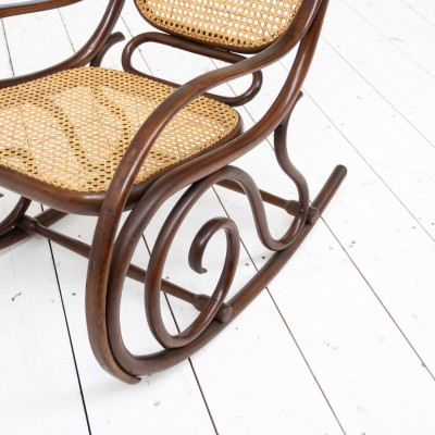 Rocking chair THONET France vers 1920. Produit proposé par ECLECTIQUE ANTIQUE