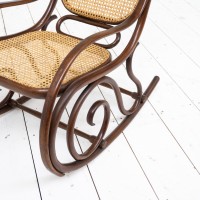 Rocking chair THONET France vers 1920. Produit proposé par ECLECTIQUE ANTIQUE