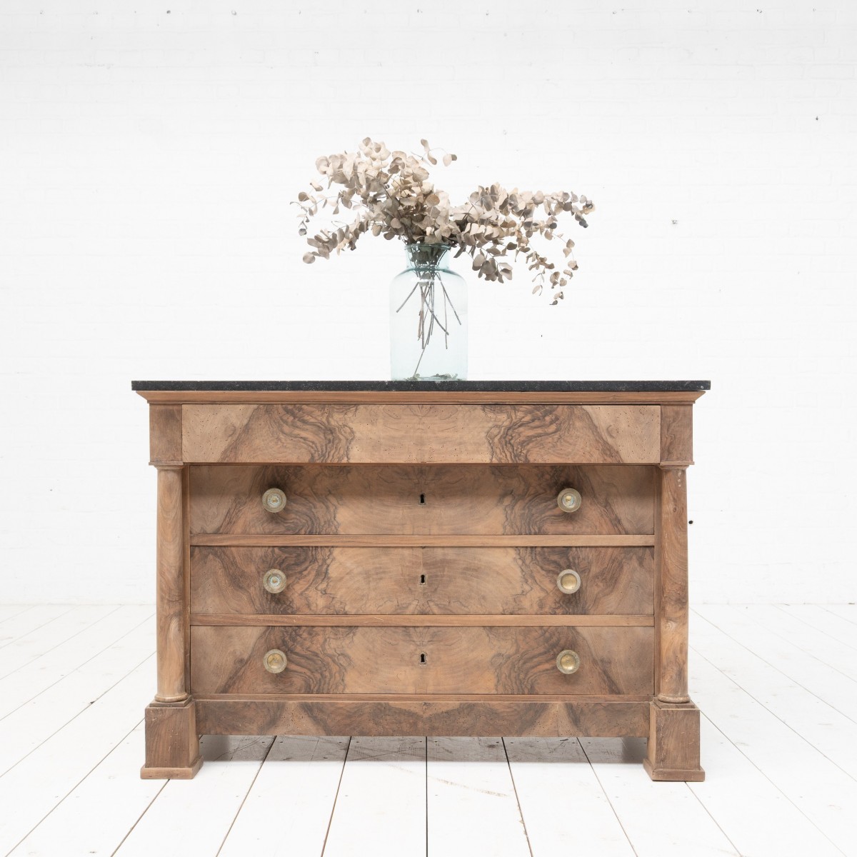 Commode en noyer - France XIXème siècle