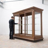 Vitrine centrale de musée - Début XXème siècle