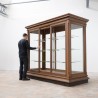 Vitrine centrale de musée - Début XXème siècle